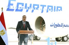 رئيس الوزراء أثناء إلقاء كلمته