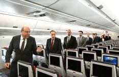 رئيس الوزراء يتفقد طائرة مصر للطيران