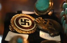 صليب معقوف داخل خفر السواحل الأمريكية 