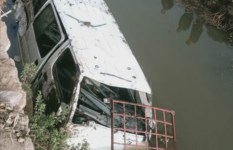 انقلاب سيارة ميكروباص 