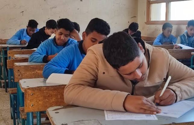 طلاب الشهادة الإعدادية 