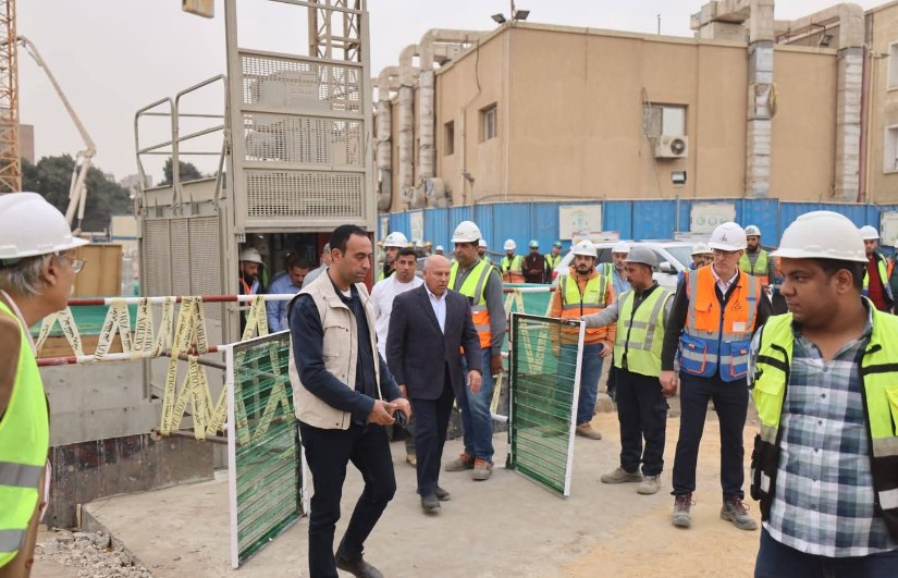 هبوط أرضى بسبب كسر ماسورة مياه 