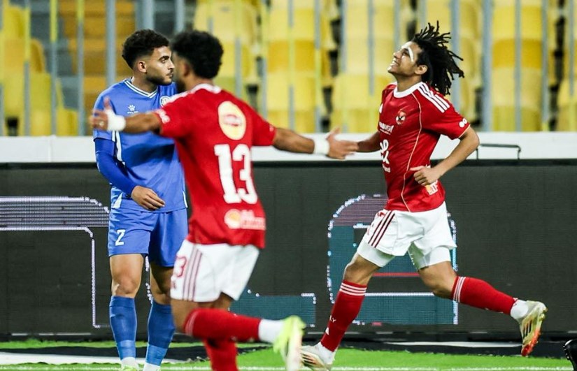 الأهلي يهزم سموحة 