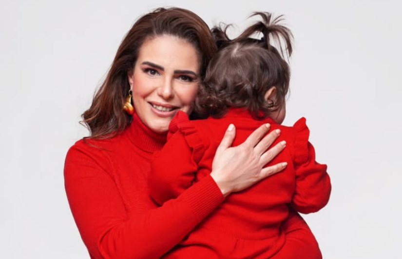 دنيا عبد العزيز وابنتها