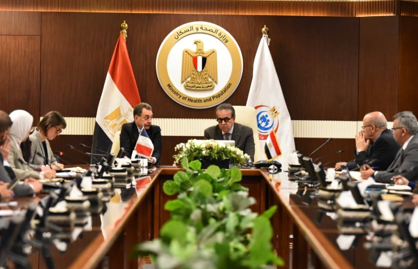 وزير الصحة مع السفير الفرنسى