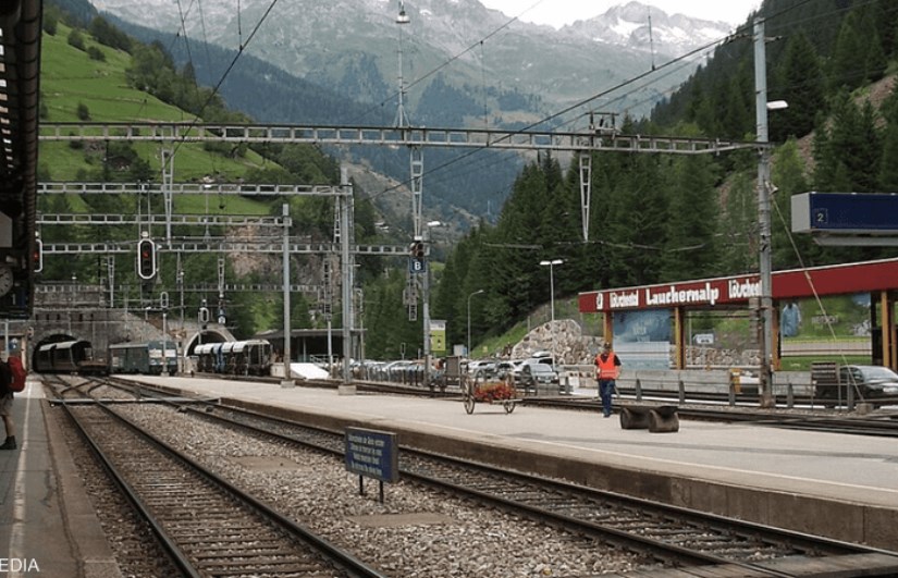 انحراف قطار في سويسرا