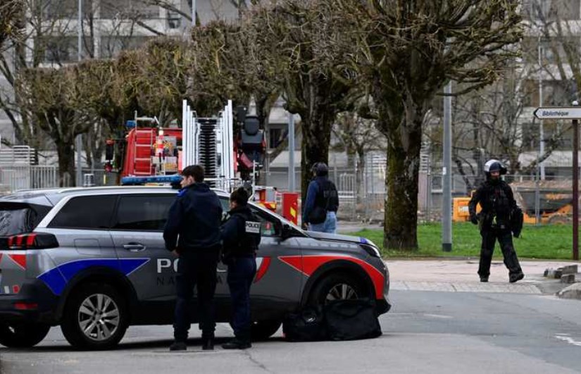 فرنسا توقف مراهقين 