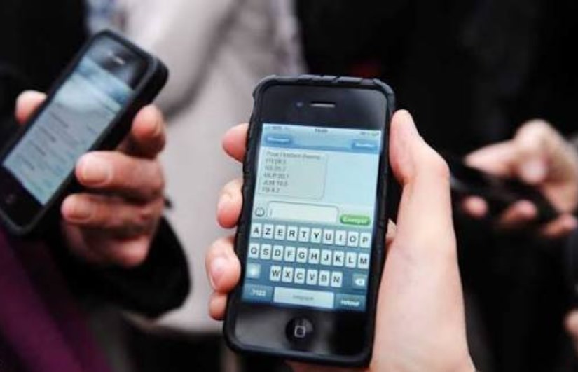 رسائل علي هواتف الإيرانيين 