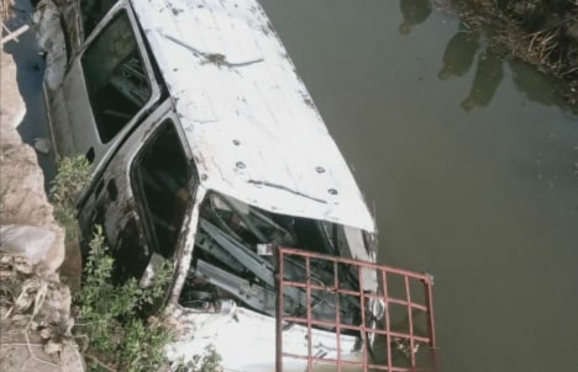 انقلاب سيارة ميكروباص 