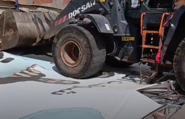 سقوط لوحة إعلانات في المحلة الكبري