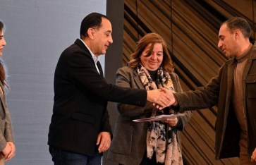 رئيس الوزراء يسلم عقود عدد من وحدات المبادرة الرئاسية سكن لكل المصريين