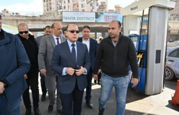محافظ الغربية يتفقد محطات الوقود لمتابعة تطبيق التسعيرة الجديدة