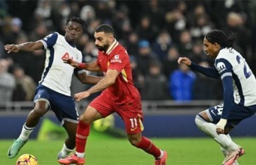 محمد صلاح على الدكة في مباراة ليفربول وتوتنهام 