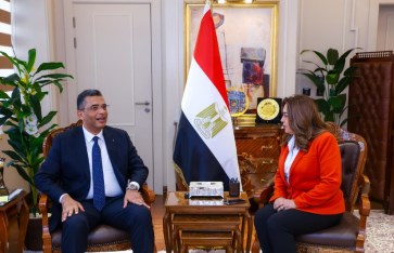 اجتماع وزيرة التنمية المحلية مع محافظ البحر الأحمر