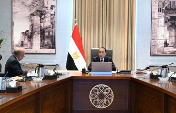 اجتماع مناقشة تعزيز إنتاج الطاقة المتجددة