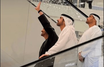 محمد بن زايد آل نهيان، رئيس دولة الإمارات، برفقة حمدان بن محمد بن راشد آل مكتوم، ولي عهد دبي ونائب رئيس مجلس الوزراء وزير الدفاع