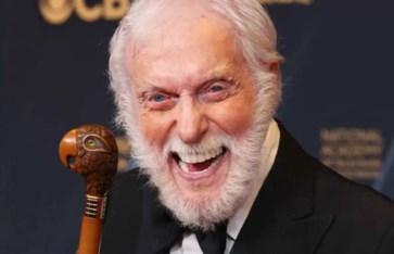 الممثل والكوميدي الأميركي الأسطوري ديك فان دايك