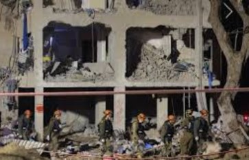 اثار الهجوم الصاروخي علي اسرائيل في ديمونة 