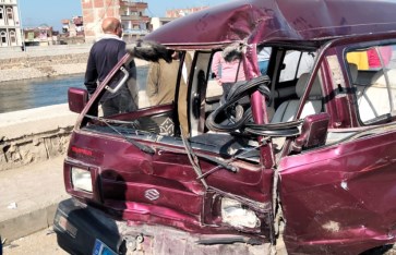 حادث تصادم سيارتين بالبحيرة 