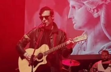 الفنان أمير عيد