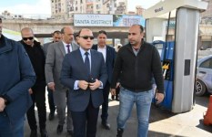 محافظ الغربية يتفقد محطات الوقود لمتابعة تطبيق التسعيرة الجديدة