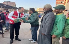 الهلال الأحمر بالمنوفية يوزّع 2500 سلة غذائية للأسر الأولى بالرعاية