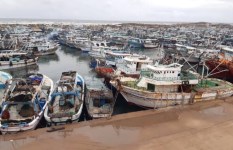 محافظ كفرالشيخ يعلن توقف حركة الملاحة والصيد بميناء البرلس لسوء الأحوال الجوية