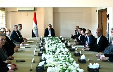 اجتماع رئيس الوزراء مع مجلس إدارة سوق العبور