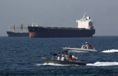 الحرس الثوري الإيراني يعلن حظر الملاحة في مضيق هرمز 