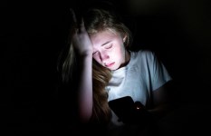  استخدام الذكاء الاصطناعي لإنتاج صور حساسة بين المراهقين