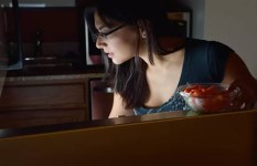 مخاطر وجبة العشاء قبل النوم