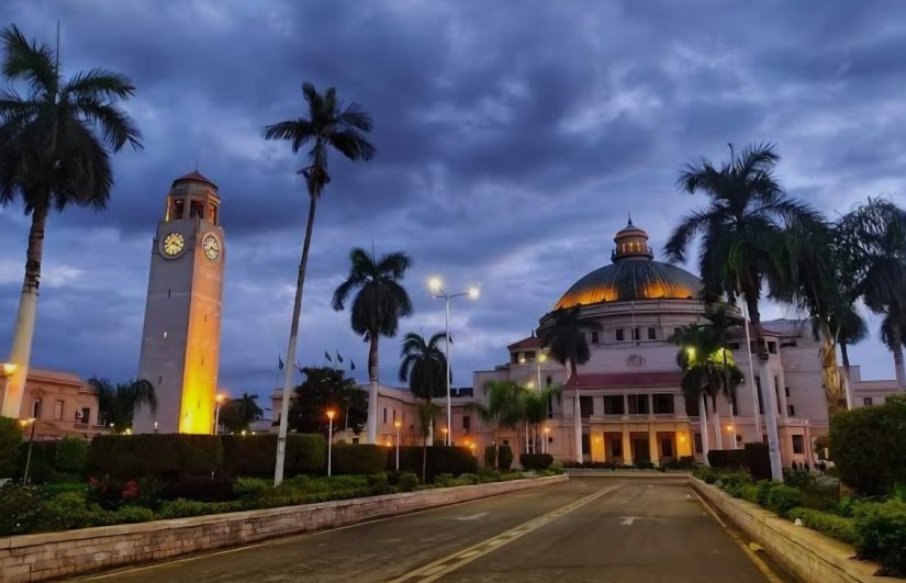 جامعة القاهرة 