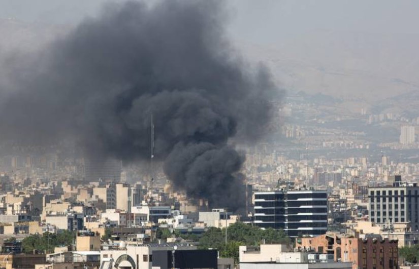 قصف مقر الإذاعة والتلفزيون الإيراني في طهران