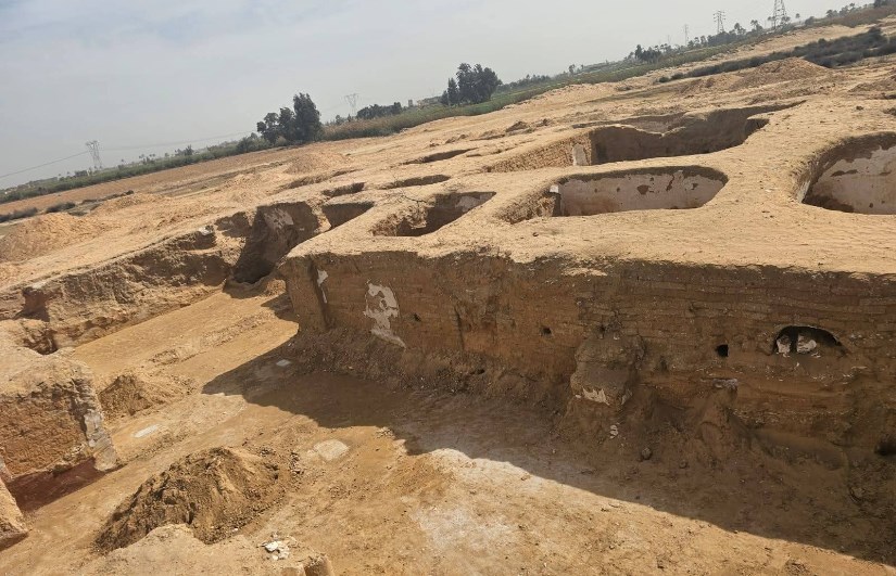 اكتشاف مبنى أثري جديد في البحيرة 