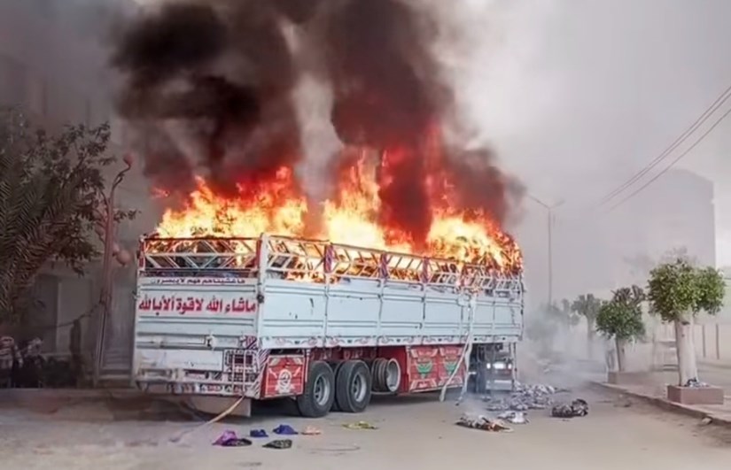 حريق هائل يلتهم سيارة نقل بكرداسة 