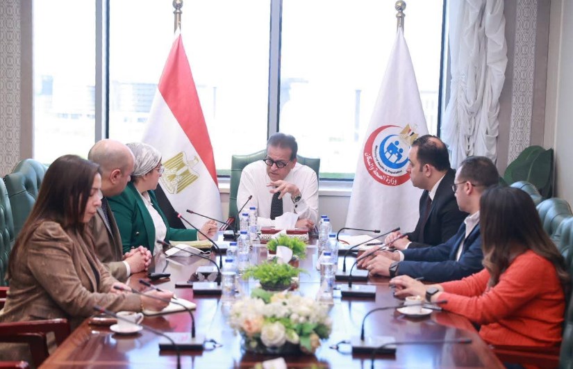 جانب من اجتماع وزير الصحة