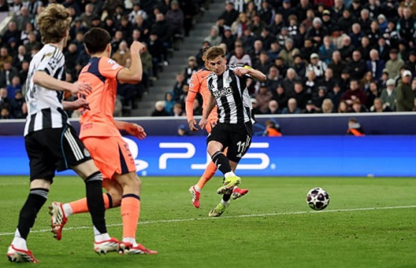 برشلونة و نيوكاسل 