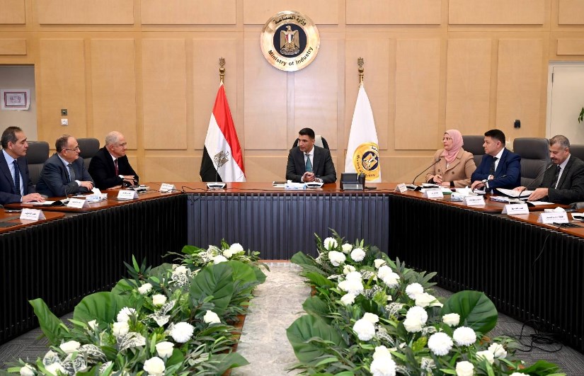 اجتماع وزير الصناعة مع اتحاد الصناعات