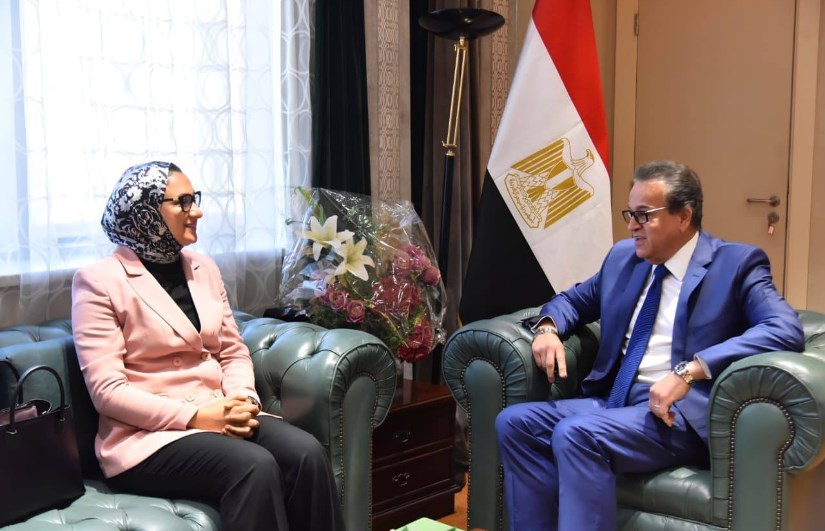 اجتماع وزير الصحة مع محافظ الوادى الجديد