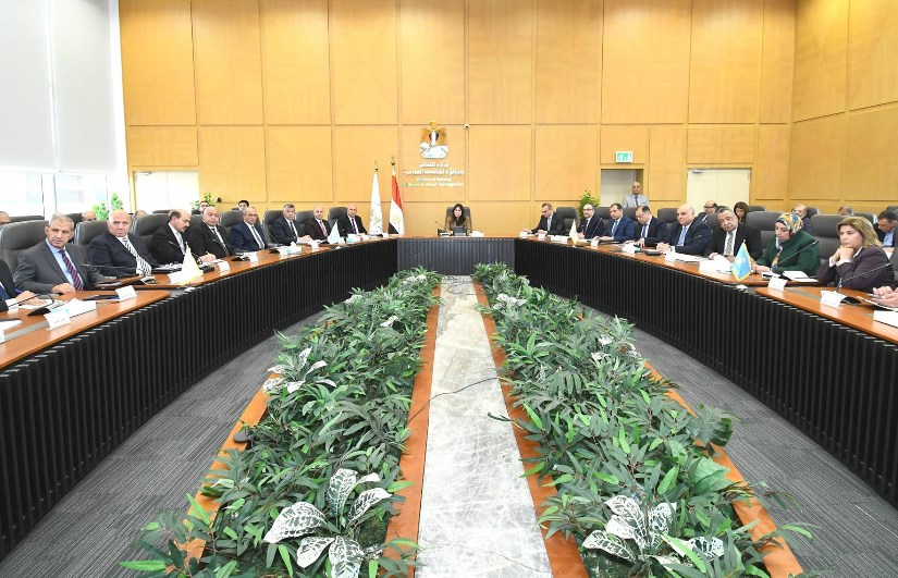 اجتماع متابعة مشروعات حياة كريمة