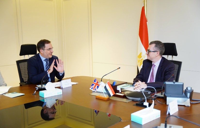 اجتماع وزير التخطيط مع السفير البريطانى