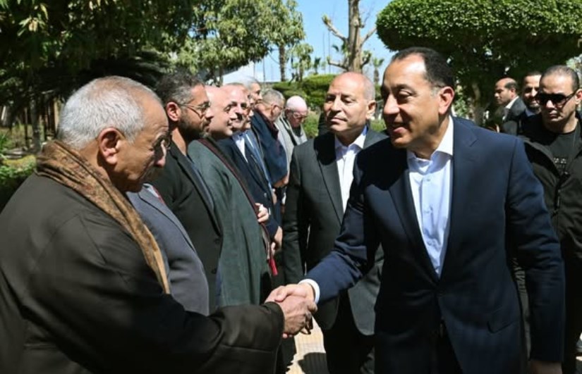 جولة رئيس الوزراء بسوق العبور