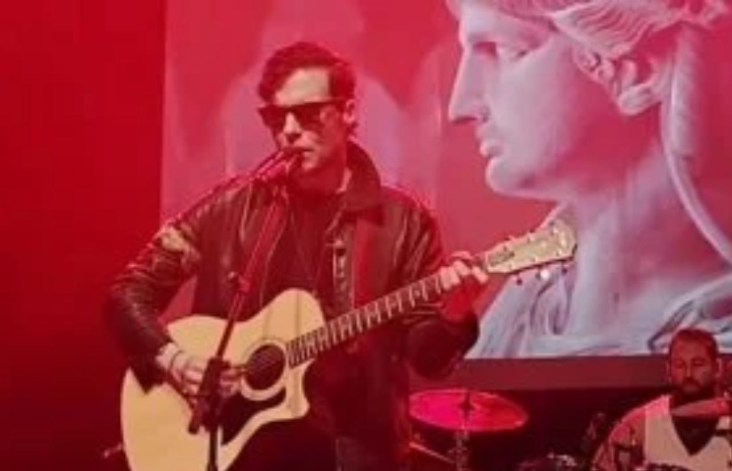 الفنان أمير عيد