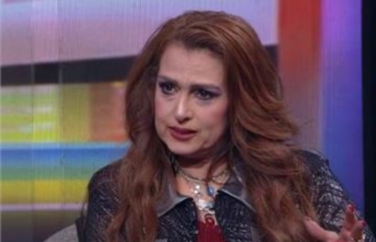  الفنانة سيمون