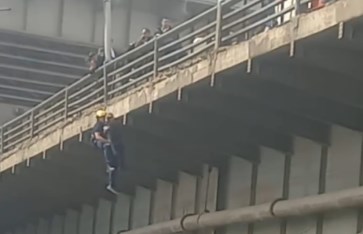 شاب ينهي حياته أعلى كوبري المظلات