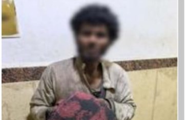 إقامة شاب داخل حفرة صرف صحي