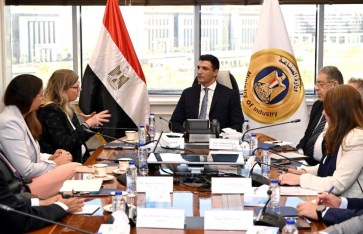 وزير الصناعة في اجتماعه مع وفد شركة فولكس فاجن 