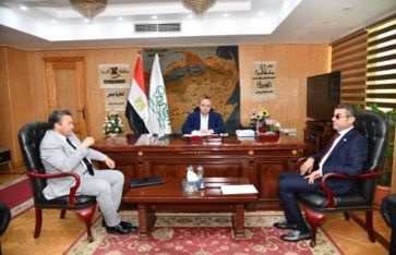 محافظ الفيوم يتابع التجهيزات لافتتاح مكتب للتصديقات والخدمات القنصلية