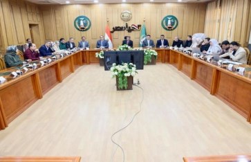 محافظ المنوفية يناقش الموقف التنفيذى لتعزيز البنية التحتية لقطاع الاتصالات