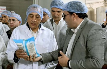 جولة رئيس الوزراء فى مصنع غازى لاند